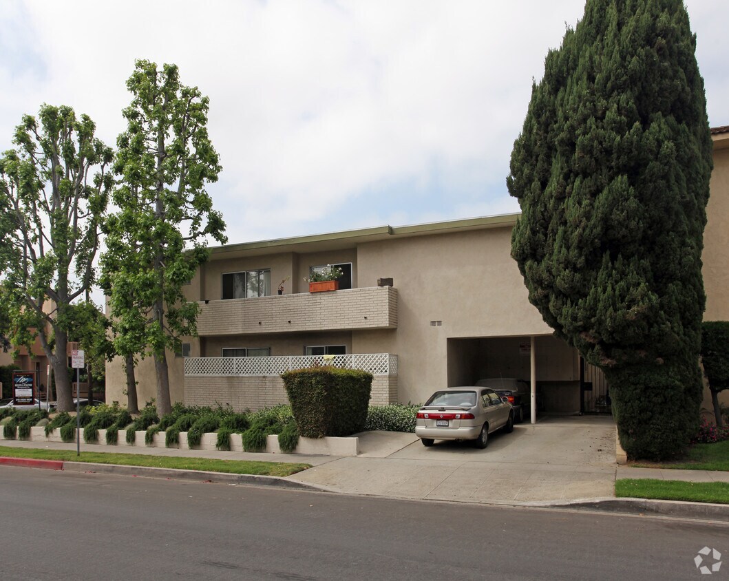 Building Photo - 11655 Iowa Ave