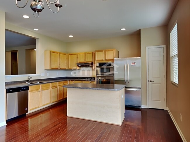 Building Photo - 89 Norwich Dr