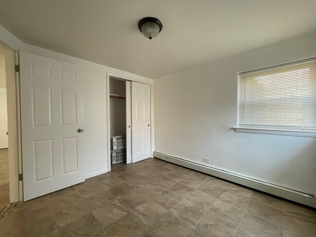 Foto del edificio - 7722 W Belmont Ave