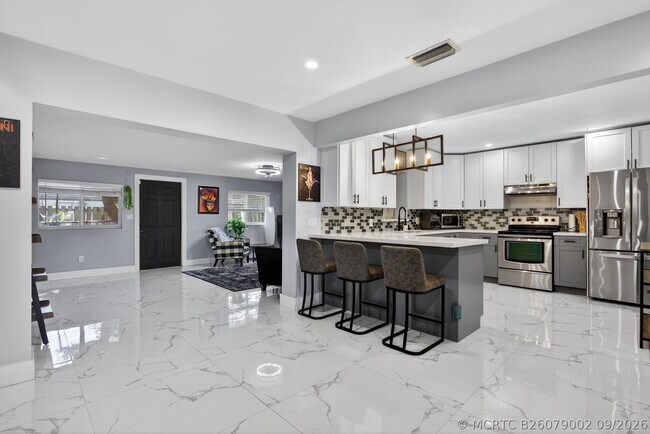 Foto del edificio - 3330 NW 69th St