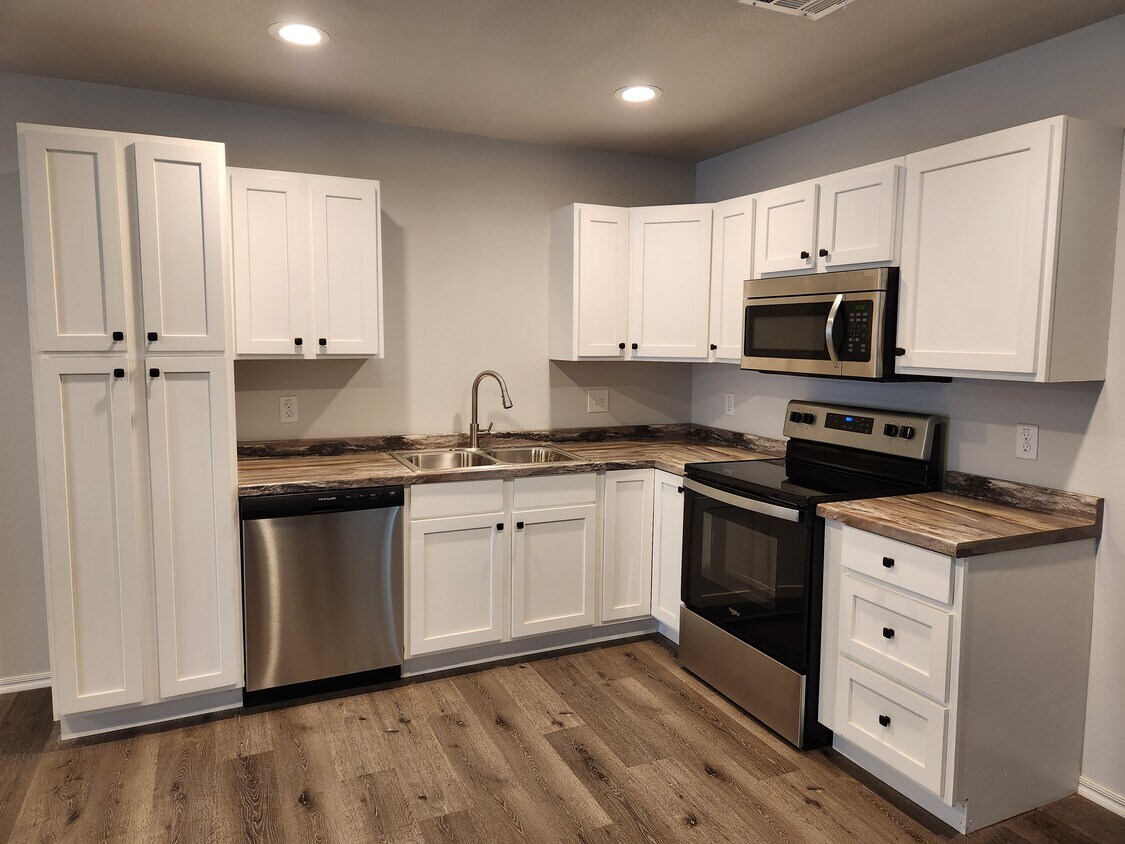 Kitchen - 204 N Wildhorse St