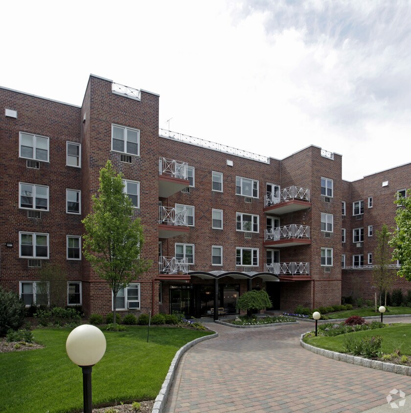 20 Chapel Pl, Great Neck, NY 11021 Apartments in Great Neck, NY