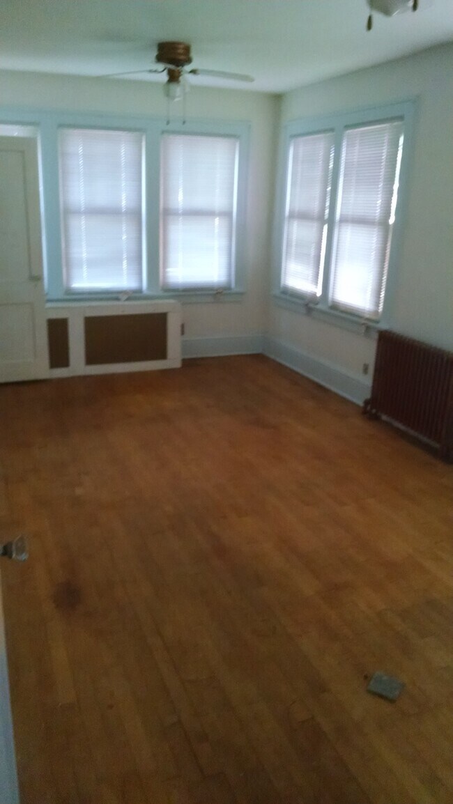 Foto del edificio - 956 Goodrich Ave
