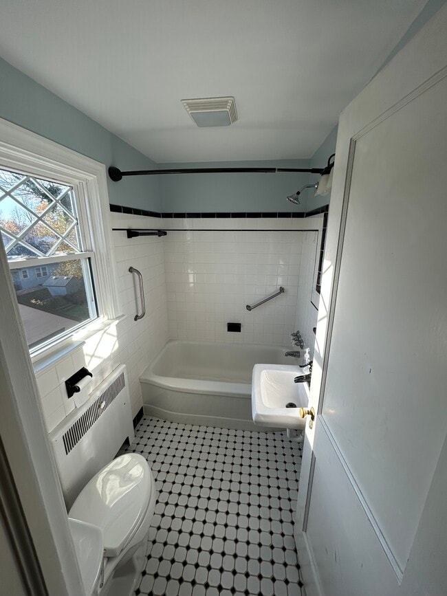 Building Photo - 1210 Fairview Ave