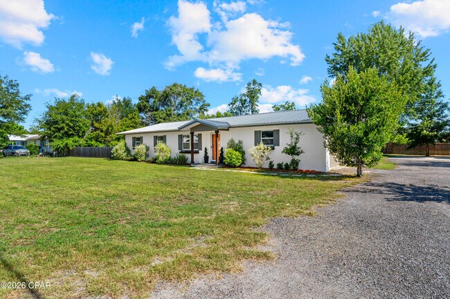 Foto del edificio - 2205 Game Farm Rd
