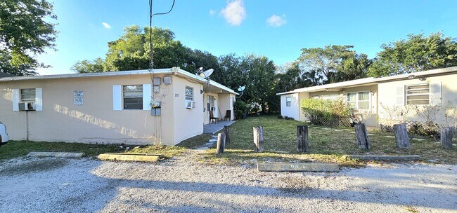 Foto del edificio - 1715 NW 8th Ct