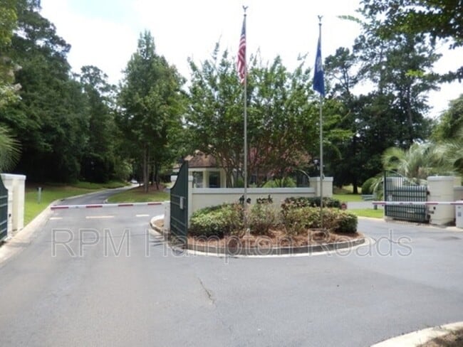 Building Photo - 7885 Park Gate Dr