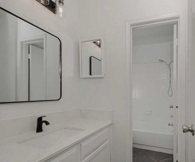 Building Photo - 3500 Tangle Brush Dr