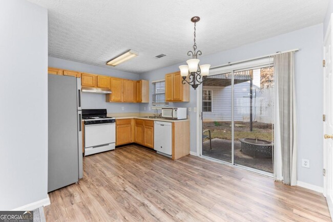 Building Photo - 400 Spring Head Dr SE