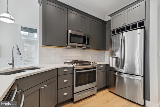 Building Photo - 1352 Quincy St NW
