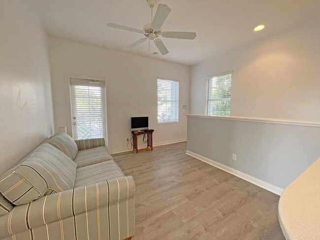 Building Photo - 115 Castries Dr