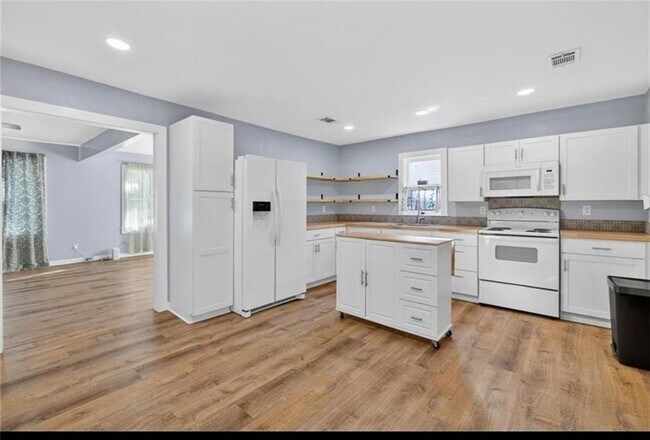 Foto del edificio - 2329 Reynolds St