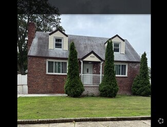 Building Photo - 905 6th St