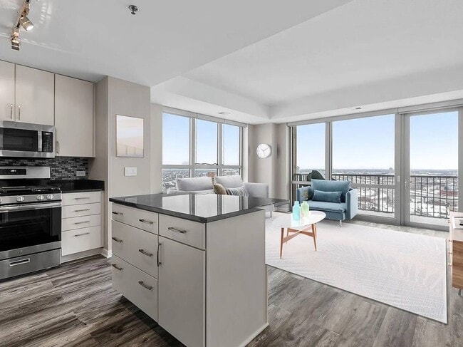 Beautiful corner unit with panoramic south and east views of Downtown Minneapolis - 929 Portland Ave
