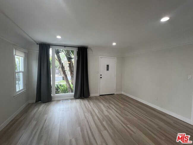 Foto del edificio - 1284 S Highland Ave