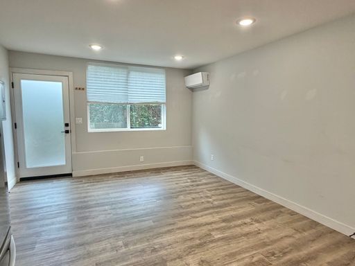 Foto del edificio - Upscale 3-level Modern Townhome in desired Delridge Neighborhood! Available Now!