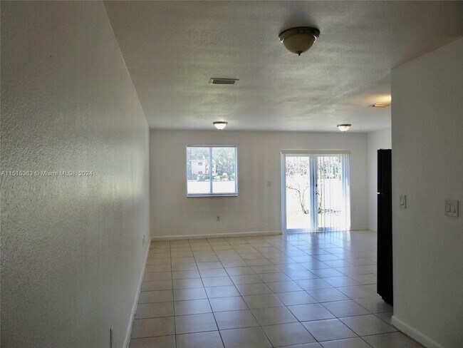 Foto del edificio - 1540 NW 45th St
