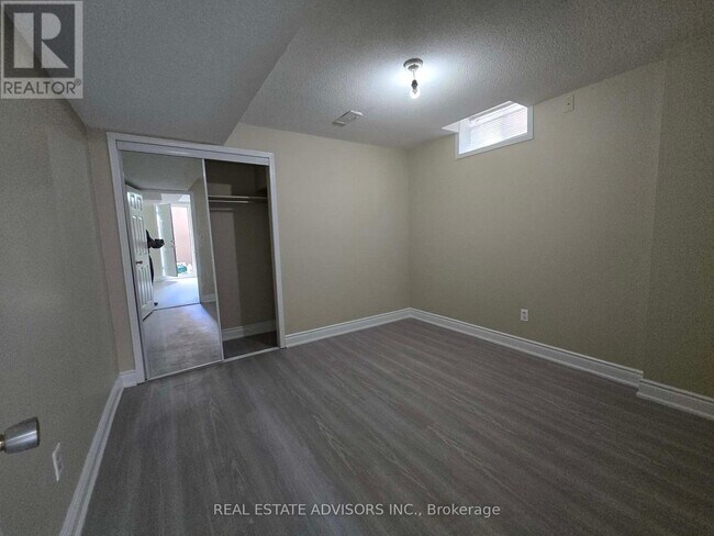 Building Photo - 44 Pinecone Dr