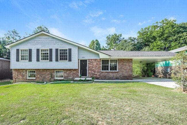 Building Photo - 3840 Benchmark Dr