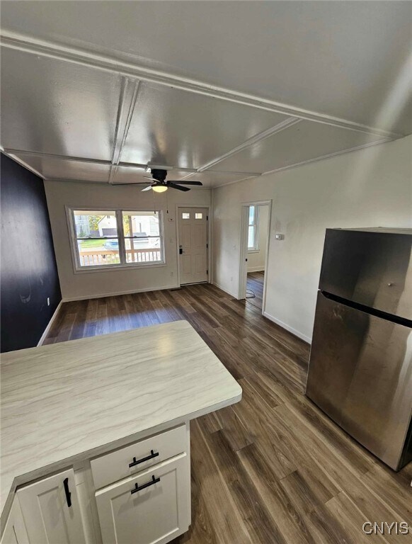 Building Photo - 123 N School St