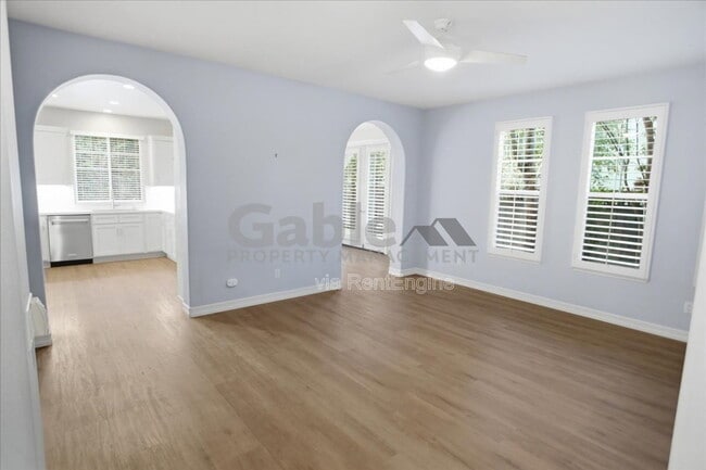 Building Photo - 26925 Carmelita Dr