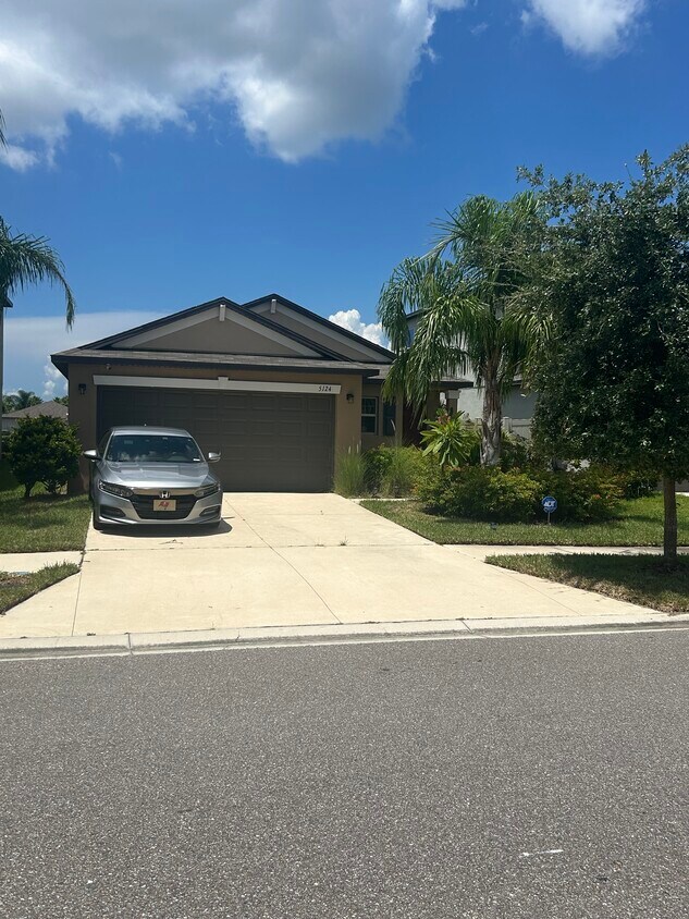 Primary Photo - 5124 Dandelion St