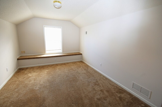Building Photo - 407 SW Hoke Ln