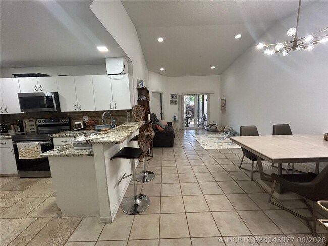 Foto del edificio - 11296 SW 17th Ct