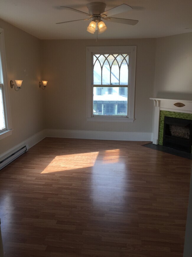 Building Photo - 160 S Wade Ave