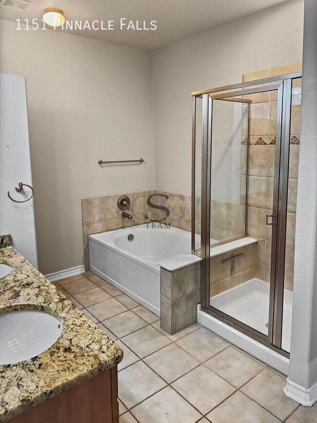 Building Photo - 1151 Pinnacle Falls
