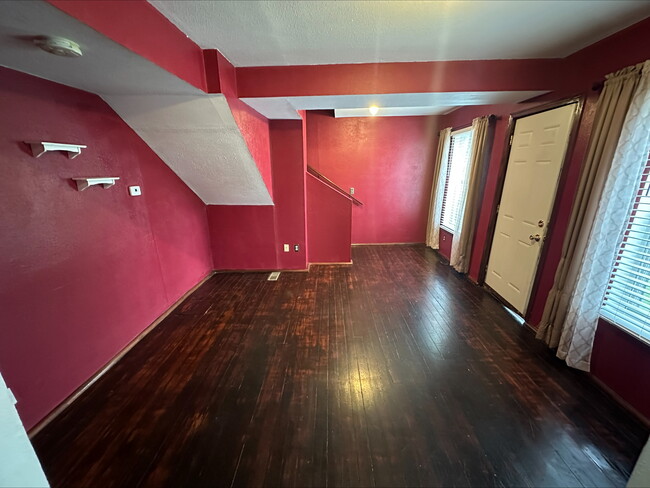 Building Photo - 714 Park Ave