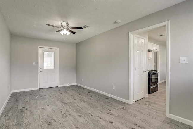 Building Photo - 9303 Woodlyn Rd