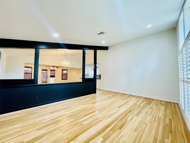 Foto del edificio - 1327 Moorhead Dr