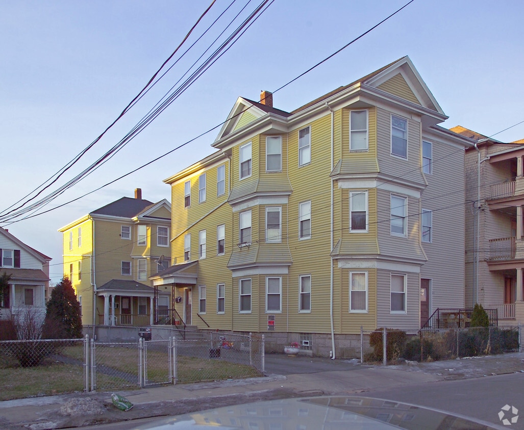 2125 Hamlet St, Fall River, MA 02724 Apartments in Fall River, MA