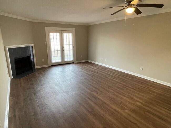 Foto del edificio - UPDATED 3-Bedroom