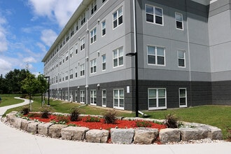 Building Photo - 575 Park Rd N