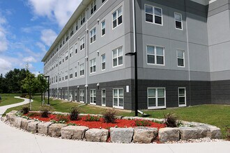 Building Photo - 575 Park Rd N