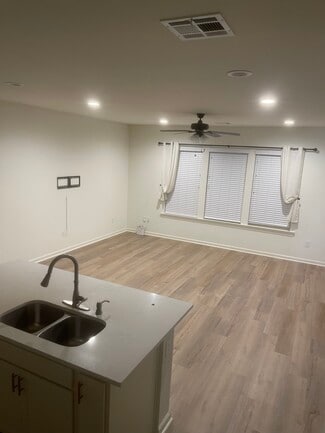 Building Photo - 1034 Bengal Crossing Ave