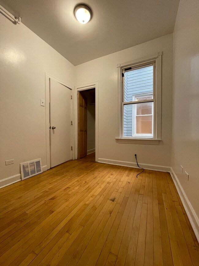 Foto del edificio - 2418 N Lawndale Ave