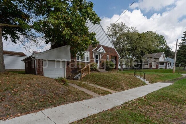 Building Photo - 1731 Preston Ave