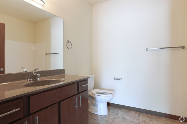 2HAB, 2BA - Loft - Waubesa Village