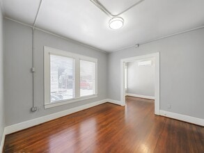 Building Photo - 2411 Dunlavy St