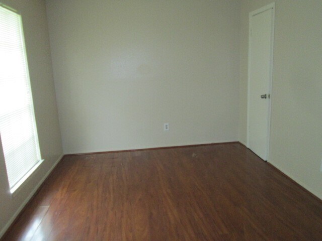 Foto del edificio - 811 Whispering Pine Dr