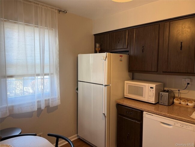 Building Photo - 68 Bon Aire Cir