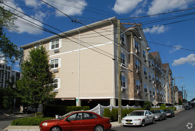 Building Photo - Riverside Apartments