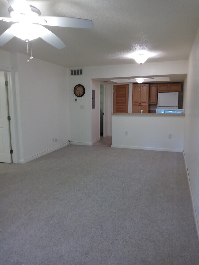 8304 Bardmoor Blvd Unit 15, Seminole, FL 33777 Condo for Rent in