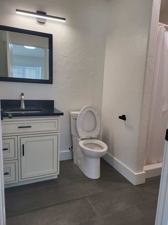 Foto del edificio - 1305-1307 Daniel Street