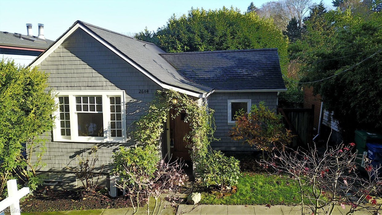 Foto principal - 2604 Mayfair Ave N