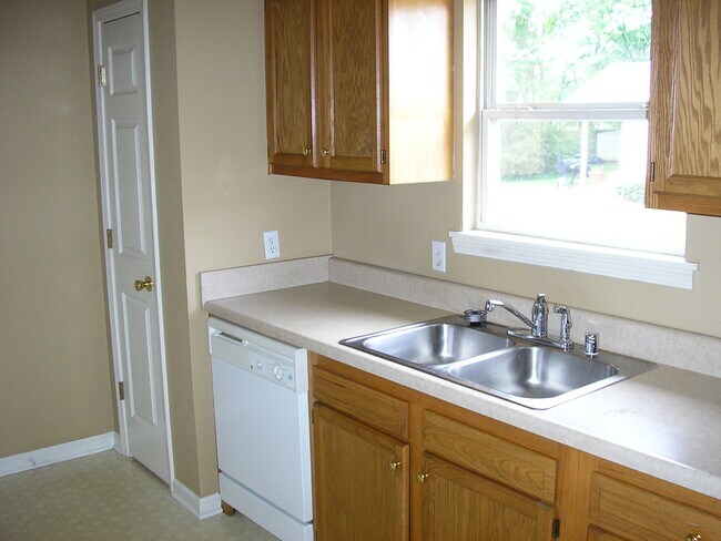 Foto del edificio - 4490 Woodstone Dr