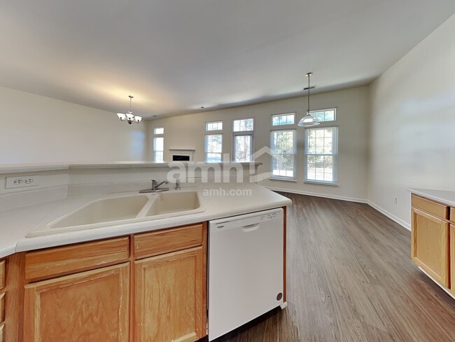 Building Photo - 127 Bathurst Ln